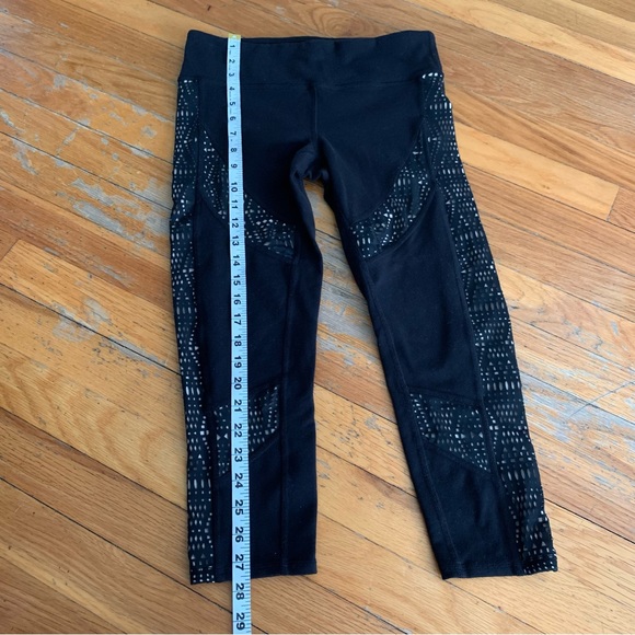 Alo yoga capri laser cut leggings black - Picture 7 of 9